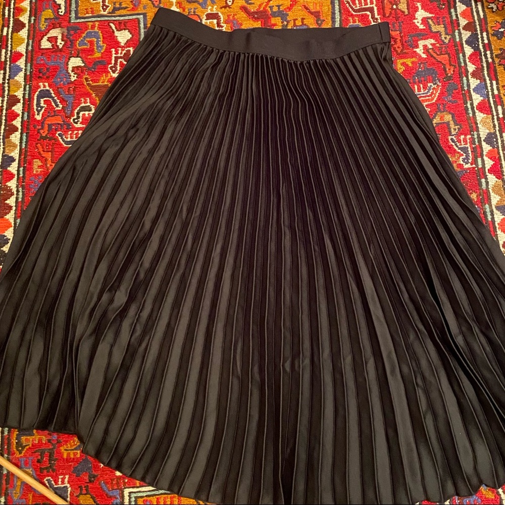 H&M pleated skirt in black
